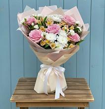 Букет цветов из:  Гвоздики, Орхидеи и Розы #REPLACE_PRED# Новосергиевской