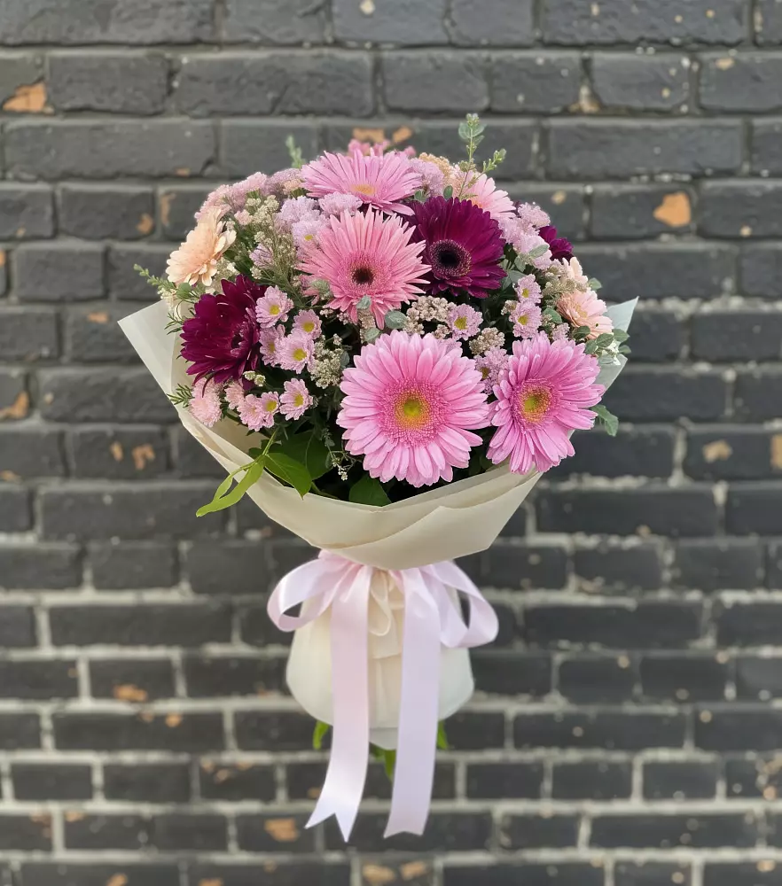 Букет цветов из: Герберы и Хризантемы в Новосергиевской