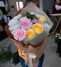 Букет цветов из:  Герберы, Розы и Хризантемы в Новосергиевской