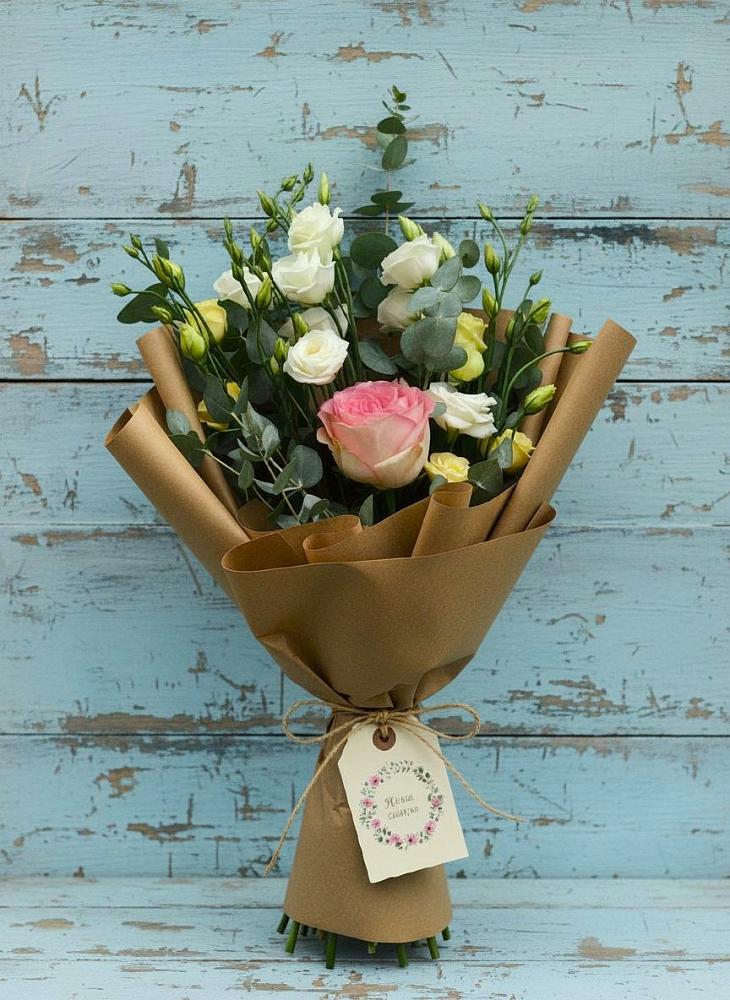 Букет цветов из: Розы и Лизиантусы в Новосергиевской