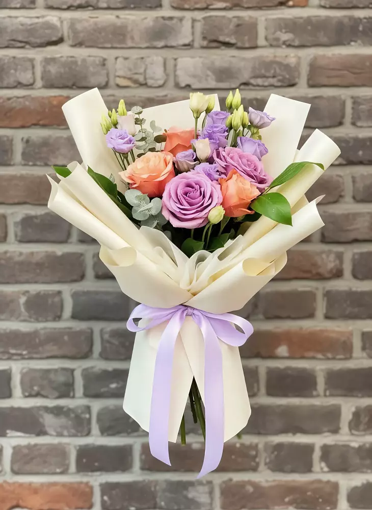 Букет цветов из: Лизиантусы и Розы в Новосергиевской