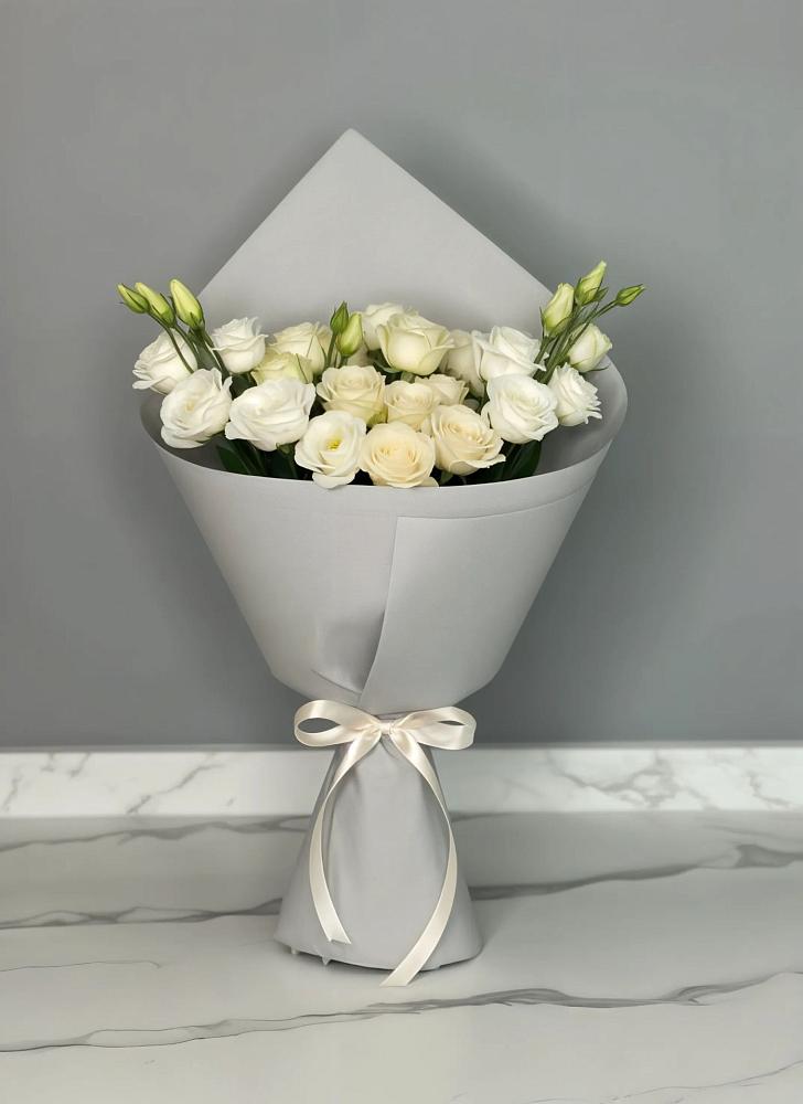 Букет цветов из: Розы и Лизиантусы в Новосергиевской