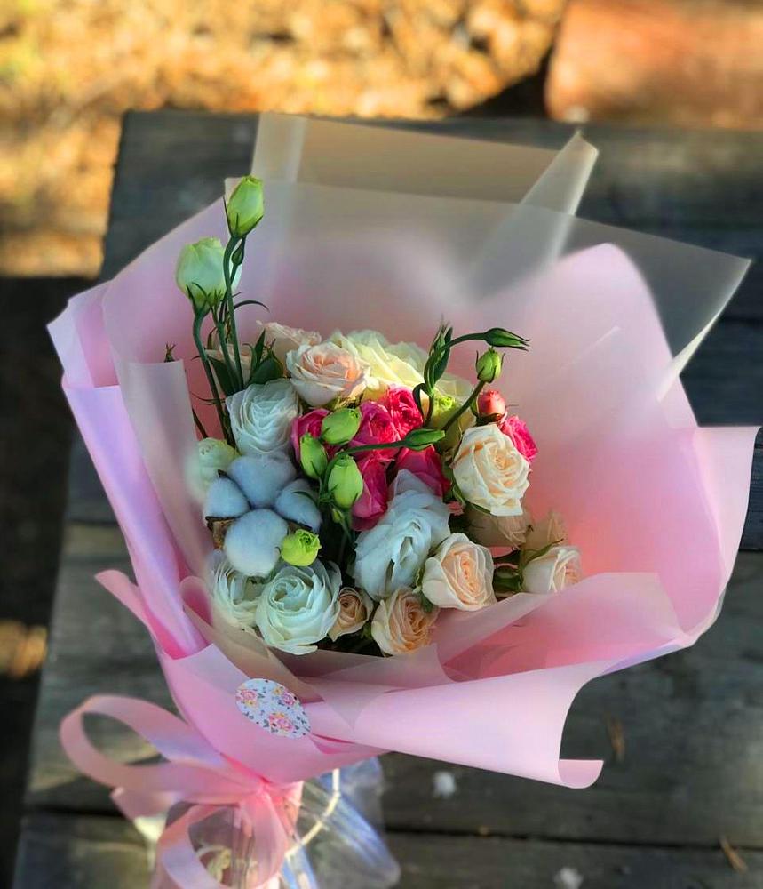 Букет цветов из: Розы и Лизиантусы в Новосергиевской