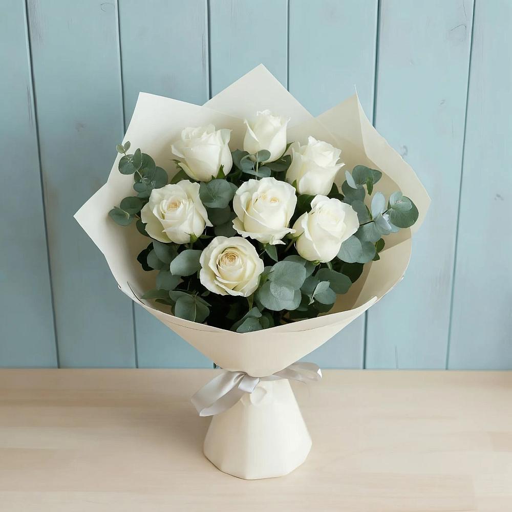 Букет Белые розы в Эвкалипте в Новосергиевской