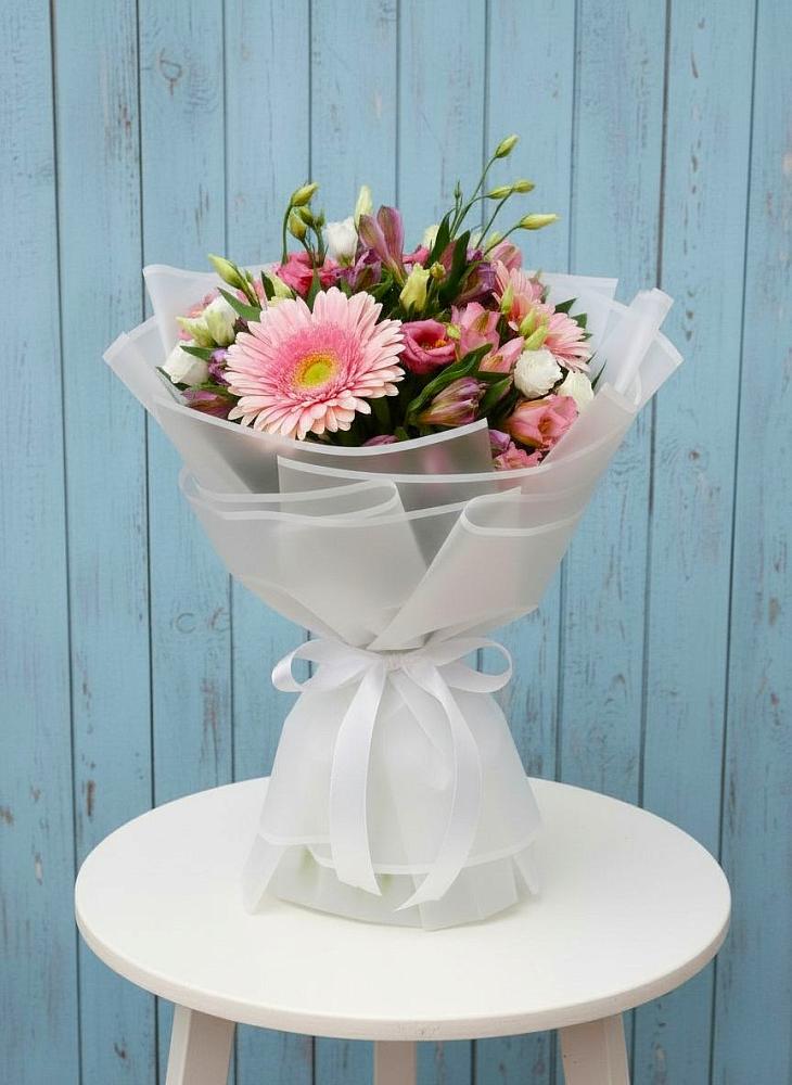 Букет цветов из: Герберы, Альстромерии и Лизиантусы в Новосергиевской