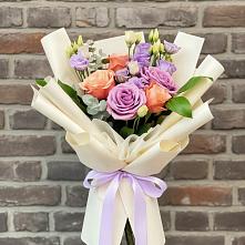 Букет цветов из:  Лизиантусы и Розы в Новосергиевской