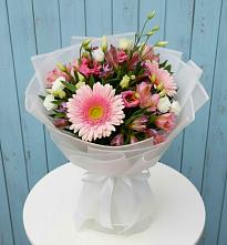Букет цветов из:  Герберы, Альстромерии и Лизиантусы в Новосергиевской