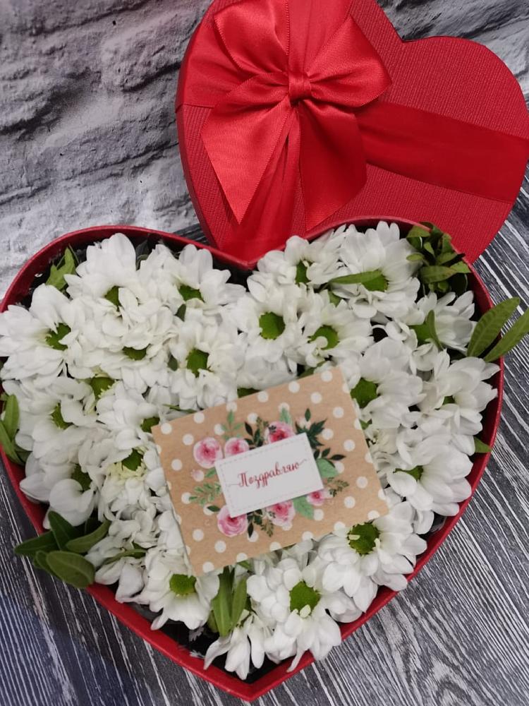 Цветочная композиция из Хризантемы в виде сердца в Новосергиевской