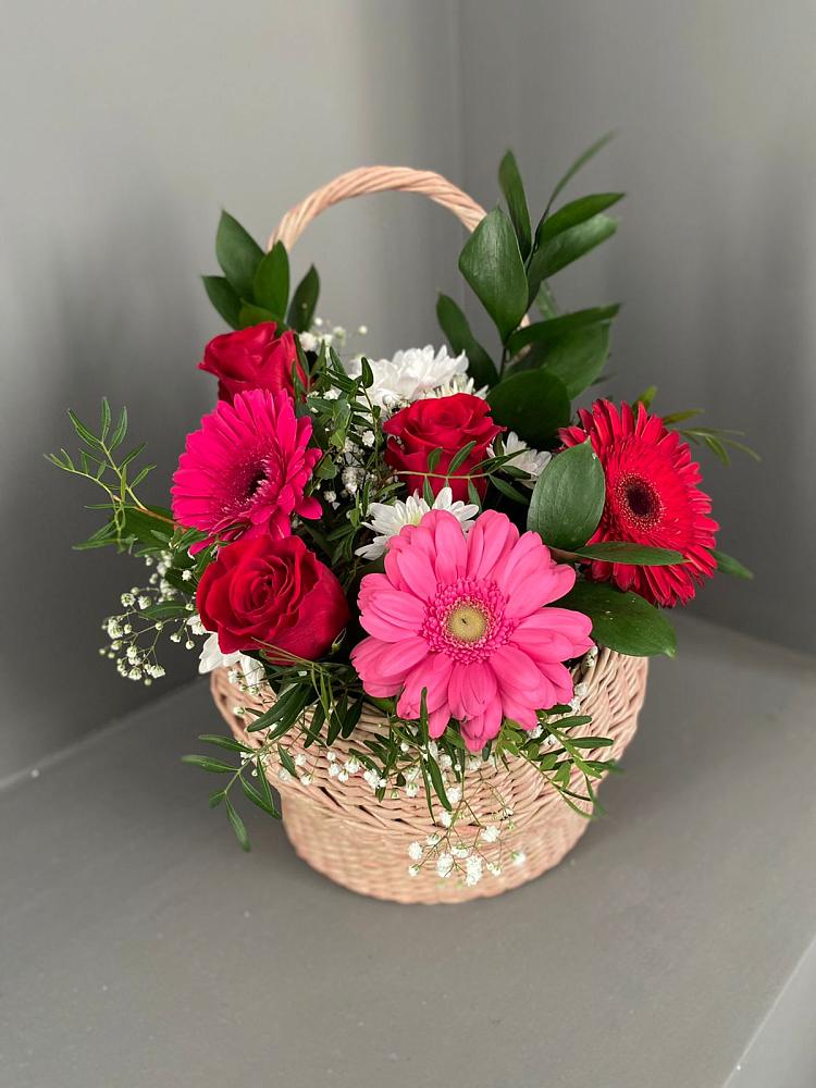 Цветочная композиция из Розы, Хризантемы и Герберы в корзине в Новосергиевской