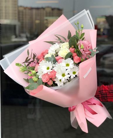 Букет цветов из: Розы, Лизиантусы и Хризантемы в Новосергиевской