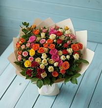 Букет Микс из разноцветных кустовых роз в Новосергиевской